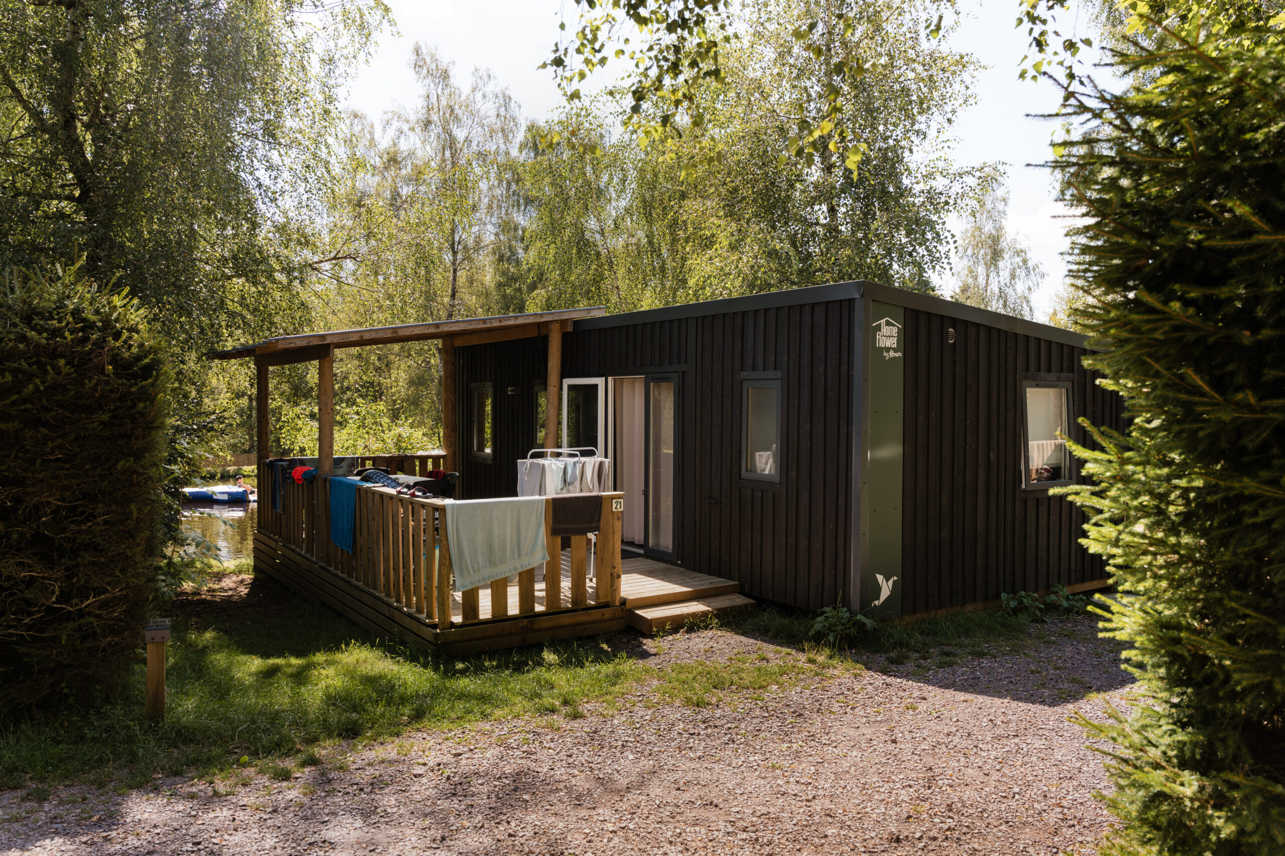 Stacaravan aan de vijver